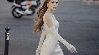 Fenomen Duygu Özaslan havuz başından bikinili poz verdi!