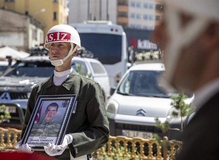 Erzurum'da kalp krizi sonucu vefat eden asker son yolculuğuna uğurlandı G3