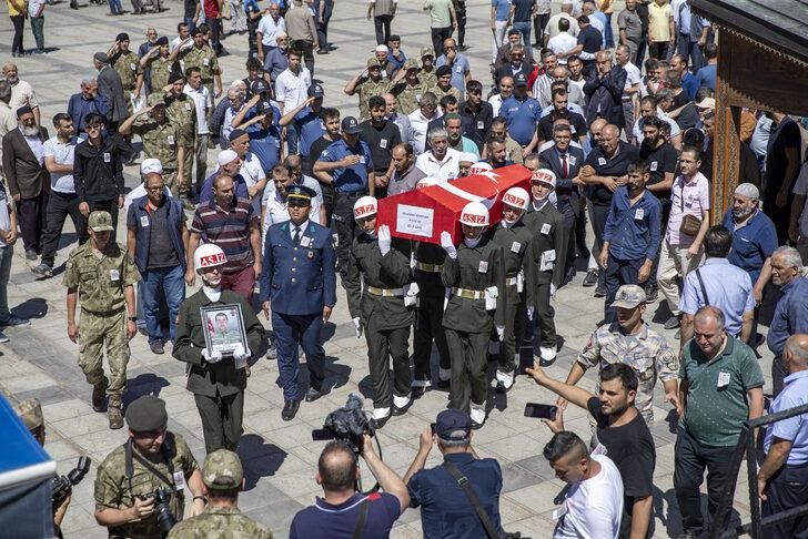 Erzurum'da kalp krizi sonucu vefat eden asker son yolculuğuna uğurlandı G4