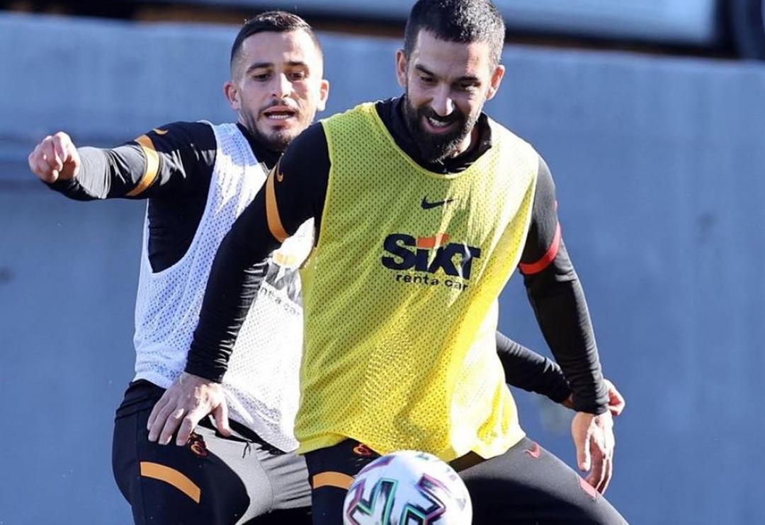 Galatasaray'da y&ouml;neticiler bile şaşkın! Kadroya giremeyen oyuncuya Fransız devi talip oldu