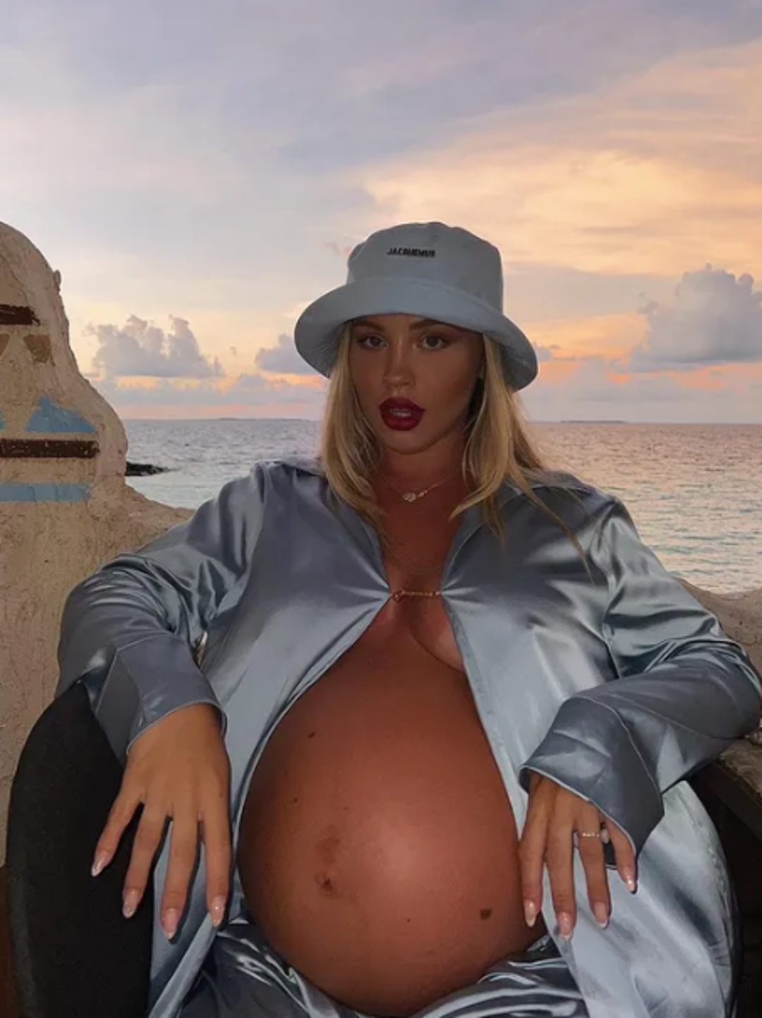 &Uuml;nl&uuml; fenomen Tammy Hembrow, doğumdan iki ay sonrasında bikinili paylaşımıyla g&ouml;z doldurdu