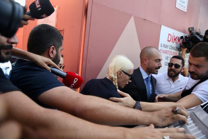 GÜNCELLEME 2 - Şarkıcı Gülşen adli kontrol şartıyla tahliye edildi G4