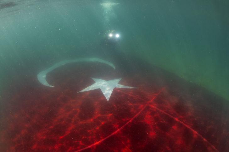 SAT komandoları engellilerle Marmara Denizi'nde "100. Yıl Zafer Dalışı" yaptı G3