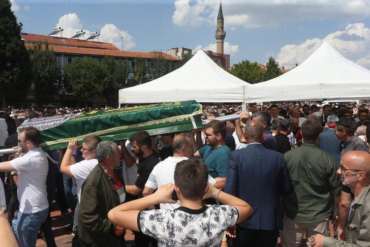 Bursa'daki otobüs kazasında vefat eden 5 kişinin cenazeleri Kütahya'da defnedildi G5