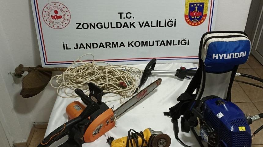 Zonguldak'ta evden hırsızlık yaptıkları iddiasıyla yakalanan 2 zanlıdan 1'i tutuklandı
