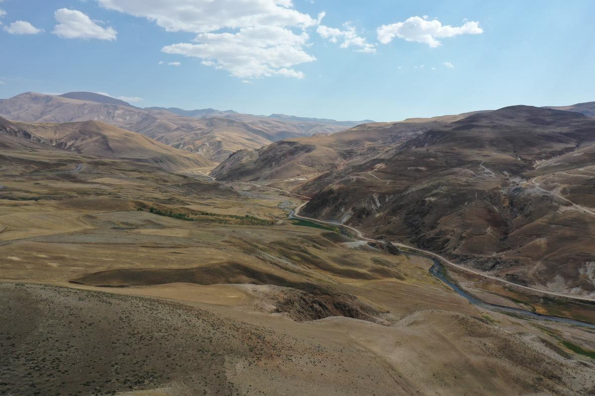 Ağrı'da altın ve g&uuml;m&uuml;ş rezervinin olduğu b&ouml;lgedeki tesis &ccedil;alışmaları s&uuml;r&uuml;yor