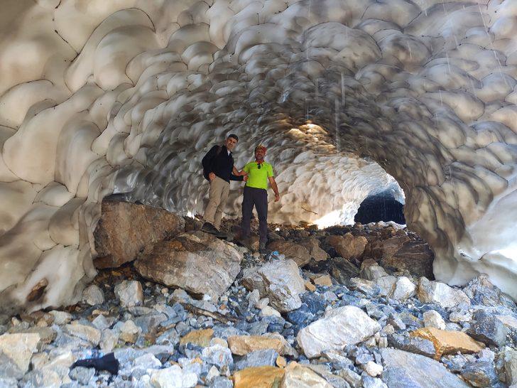 Mereto Dağı eteğindeki kardan tüneller doğaseverlerin serinleten rotası oldu G4