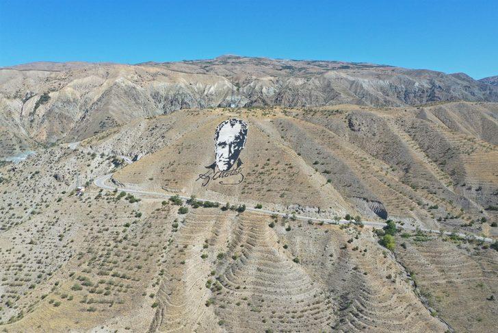 Erzincan Valiliğinden solmaya başladığı iddia edilen "Atatürk portresi" ile ilgili açıklama: G3