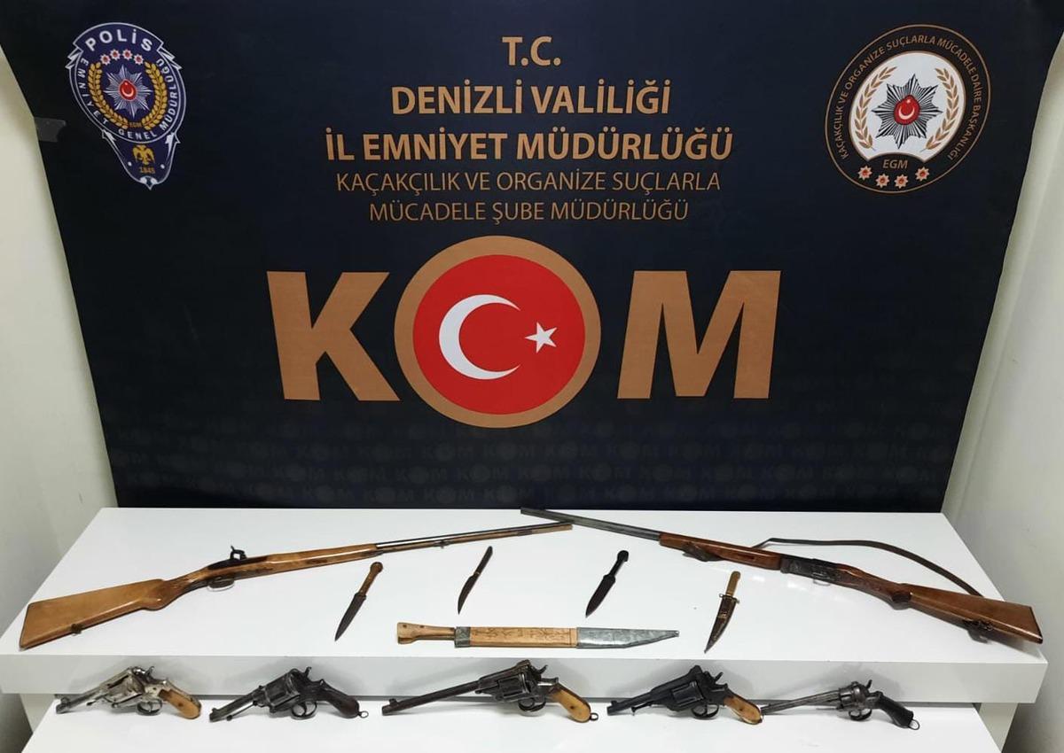 Denizli'de antika olduğu değerlendirilen silahlar ele ge&ccedil;irildi