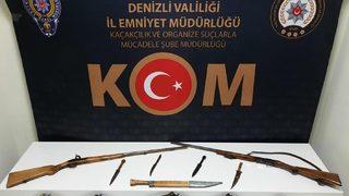Denizli'de antika olduğu değerlendirilen silahlar ele geçirildi