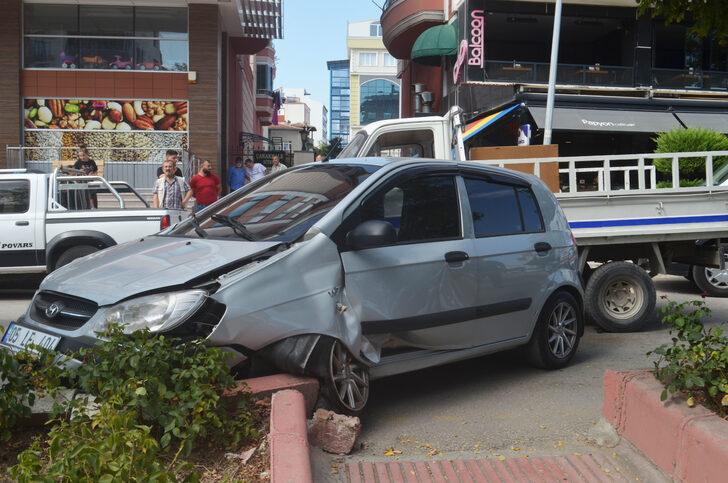 Amasya'da otomobil ile pikabın çarpıştığı kazada 2 kişi yaralandı G1