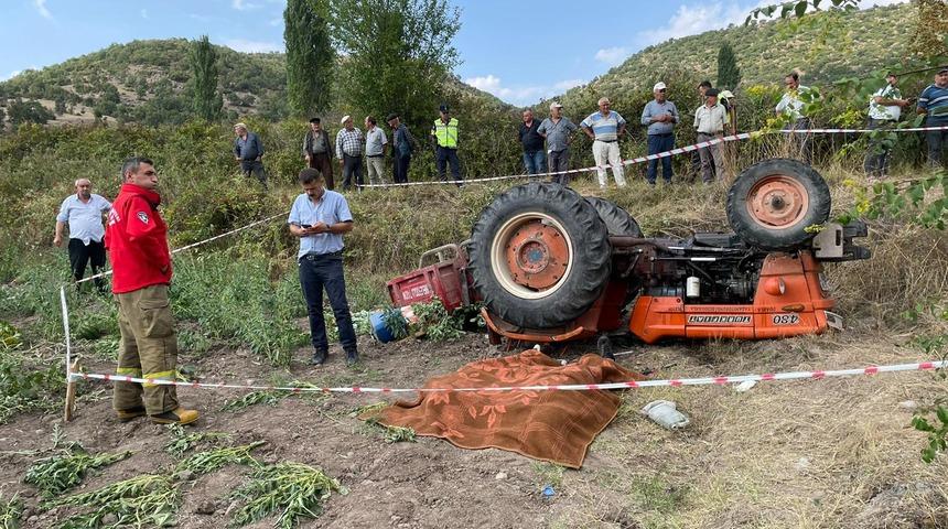 Balıkesir'de devrilen traktörün sürücüsü ile yeğeni hayatını kaybetti