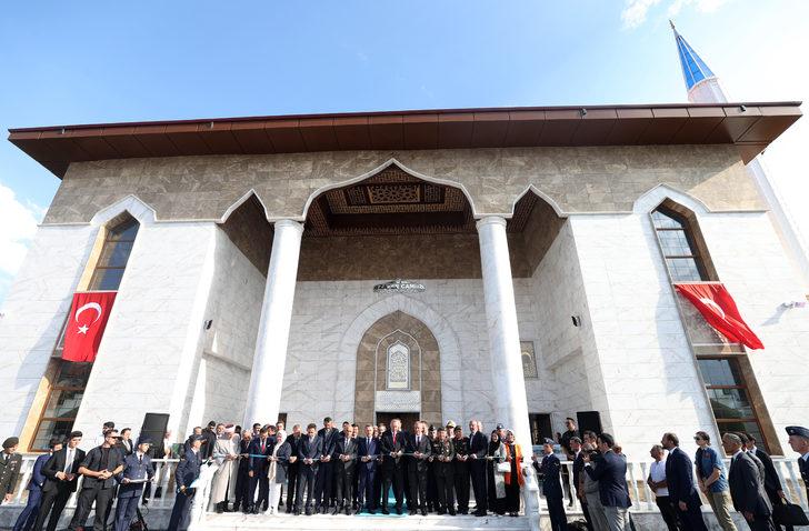 Cumhurbaşkanı Erdoğan Kütahya'da askeri birlikteki Zafer Camisi'ni açtı G3