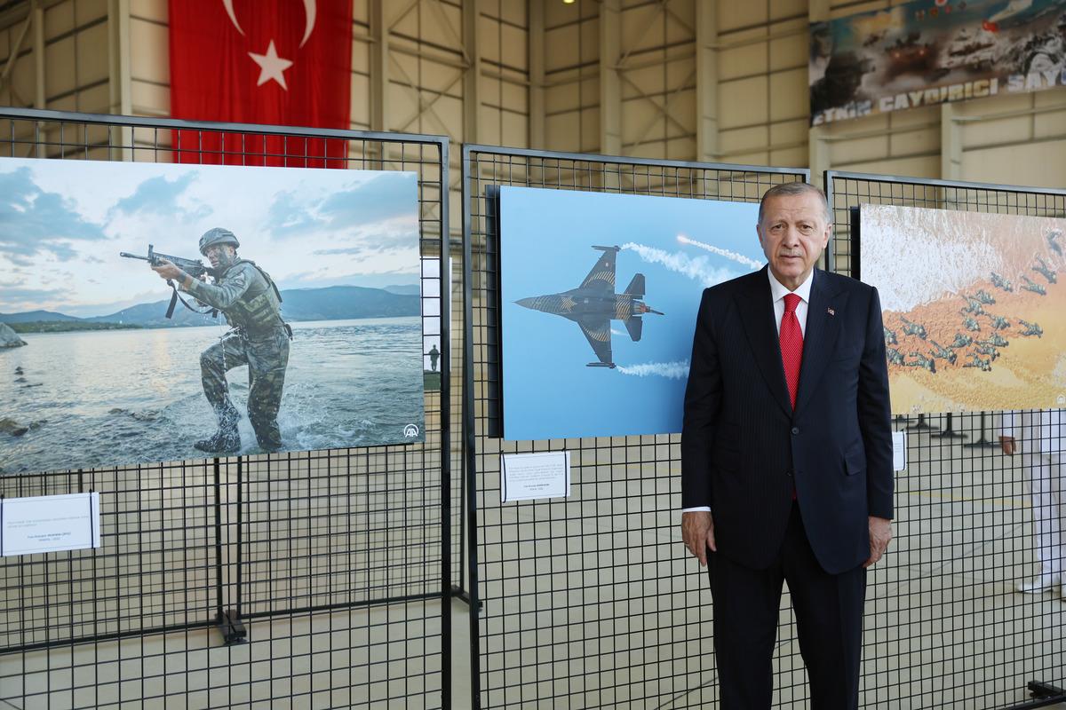 Cumhurbaşkanı Erdoğan, AA'nın "Mehmet&ccedil;ik: Zaferin Askerleri Sergisi"ni ziyaret etti