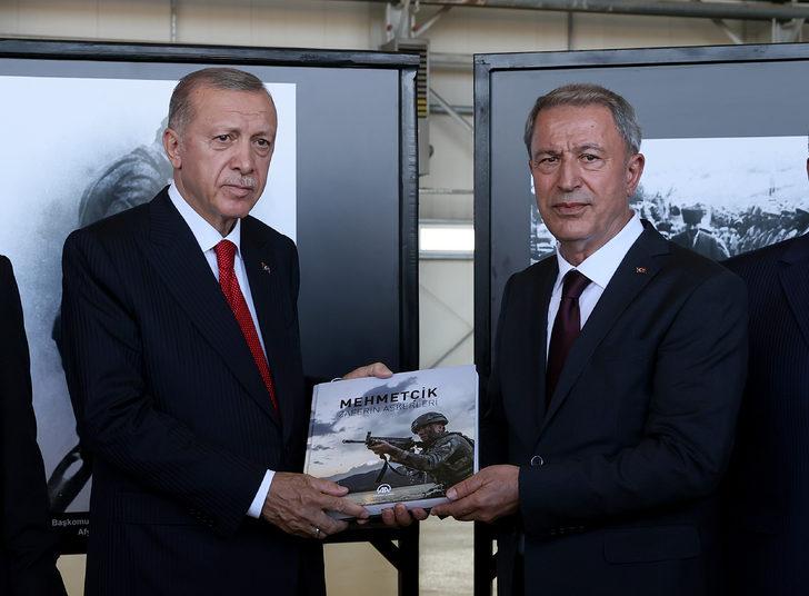 Cumhurbaşkanı Erdoğan, AA'nın "Mehmetçik: Zaferin Askerleri Sergisi"ni ziyaret etti G4