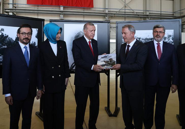 Cumhurbaşkanı Erdoğan, AA'nın "Mehmetçik: Zaferin Askerleri Sergisi"ni ziyaret etti G5