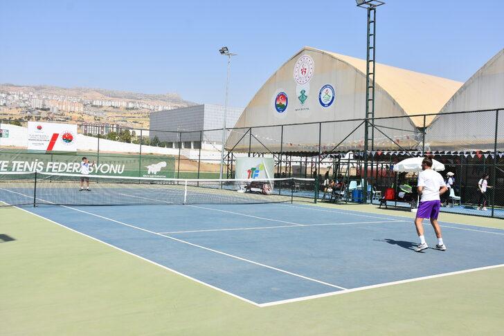 Şırnak'ta Tenis Doğu ve Güneydoğu Anadolu Takım Şampiyonası müsabakaları sürüyor G1