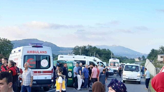 Ordu'da feci kaza! Yolcu minibüsü ile otomobil çarpıştı: Çok sayıda yaralı var