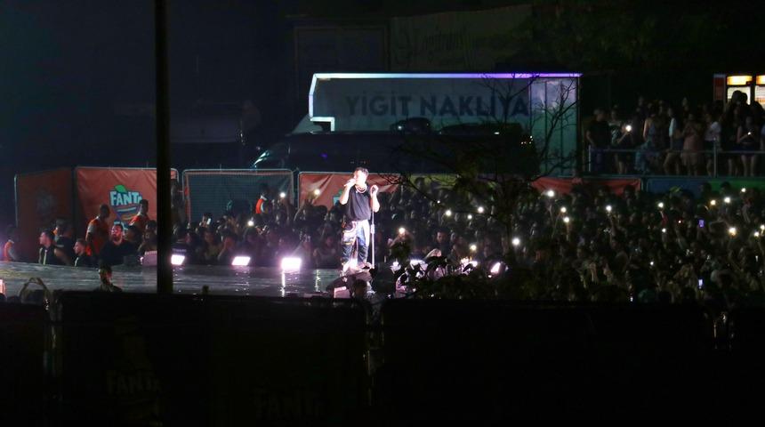 Adana'da, Fanta Fest kapsamında Edis ve Gazapizm sahneye çıktı