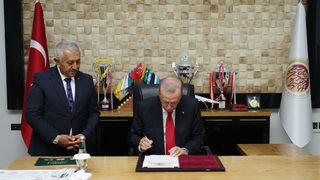 Cumhurbaşkanı Erdoğan, Afyonkarahisar Belediyesini ziyaret etti