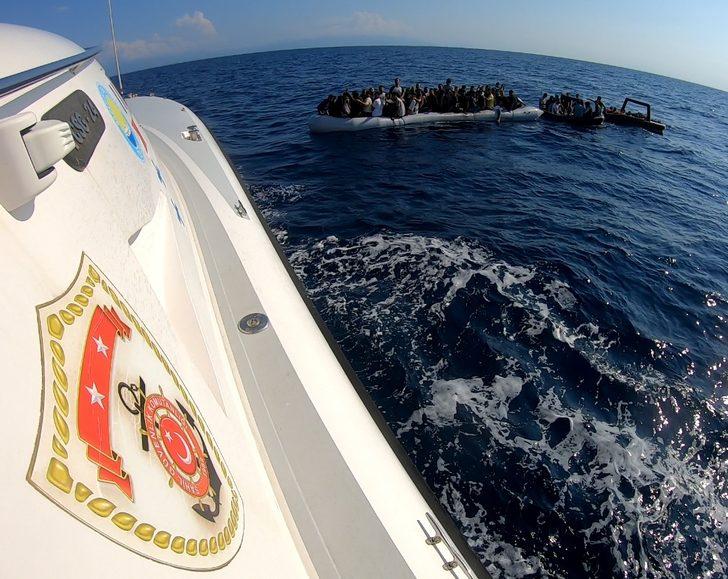 İzmir açıklarında 386 düzensiz göçmen kurtarıldı G3