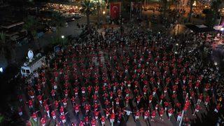 Bodrum'da 300'den fazla kişi aynı anda zeybek oynadı