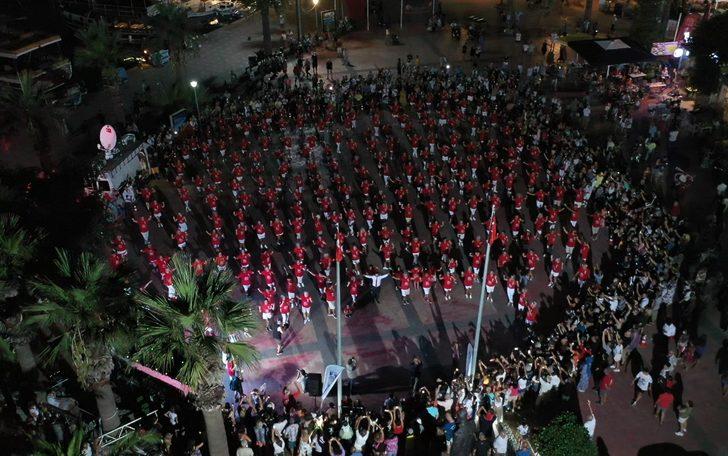 Bodrum'da 300'den fazla kişi aynı anda zeybek oynadı G3