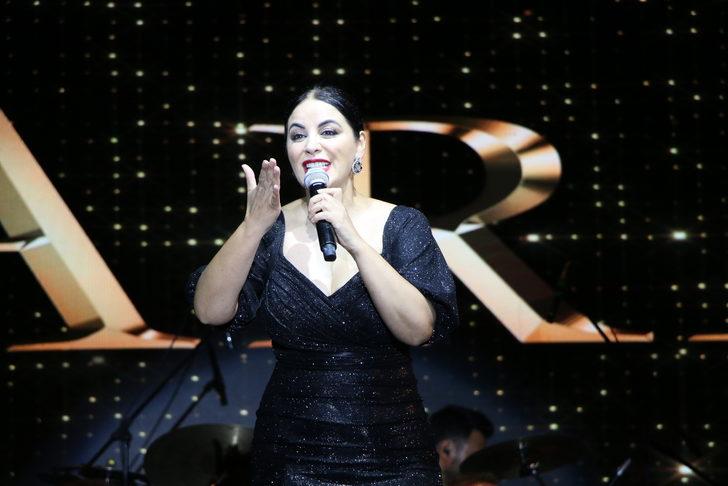 Kütahya’da 30 Ağustos Zafer Konserleri kapsamında sanatçı Zara sahneye çıktı G3