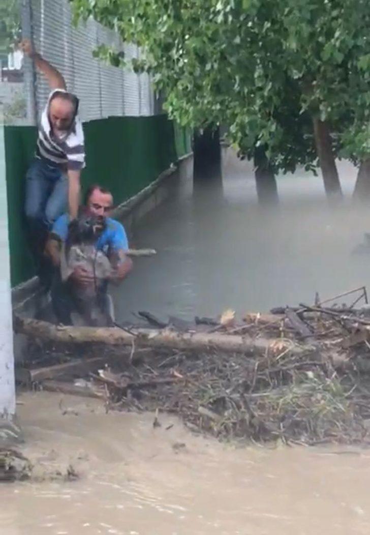 Bursa'nın Harmancık ilçesinde sağanak ve taşkın hasara yol açtı G3