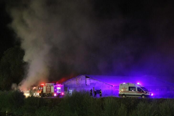 Sivas'ta açık alandaki saman balyaları yandı G4