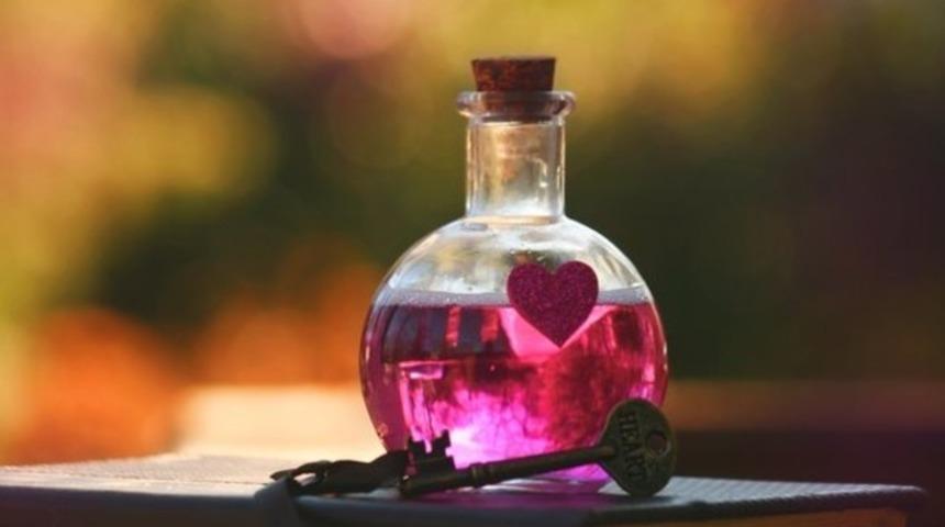 Aşk iksiri hazırlamak i&ccedil;in ihtiyacınız olan malzemeler, yani hormonlar ş&ouml;yle...