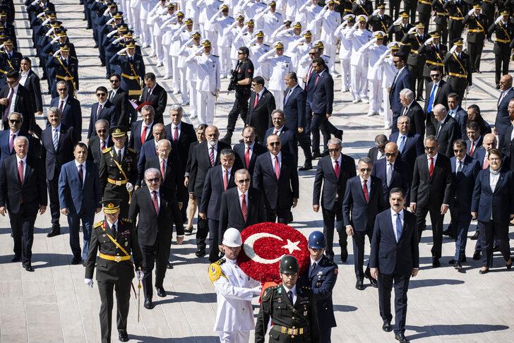 Cumhurbaşkanı Erdoğan başkanlığındaki devlet erkanı, Anıtkabir'i ziyaret etti G3