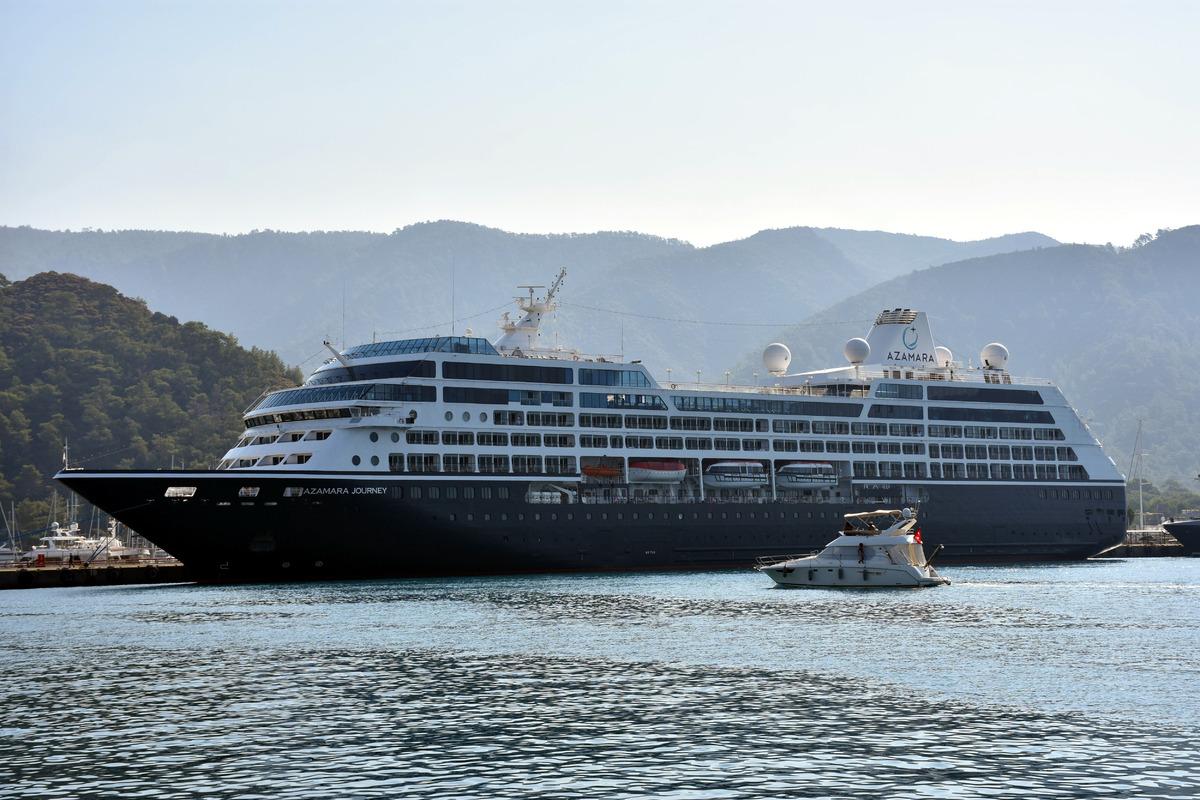 "Azamara Journey" Marmaris Limanı'na yanaştı