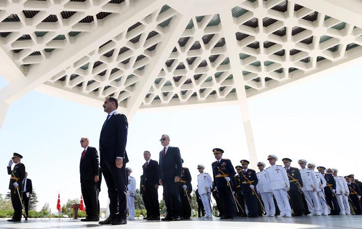 Cumhurbaşkanı Erdoğan, Devlet Mezarlığı'nı ziyaret etti G3
