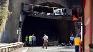 Bolu'da tiner yüklü TIR tünel girişine çarptı: 5 ölü
