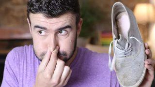 Utanmayın herkes yaşıyor! Ayakkabı kokusunu geçirmek için doğal yöntemler