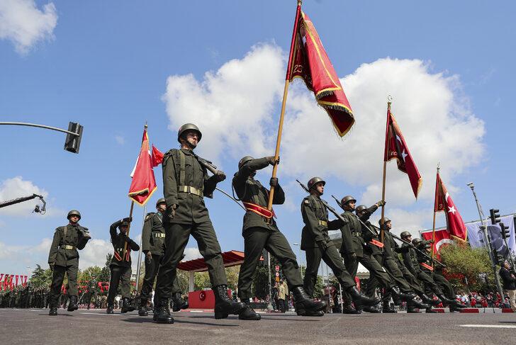 Büyük Zafer'in 100. yıl dönümü Vatan Caddesi'nde resmi geçitle kutlandı G1