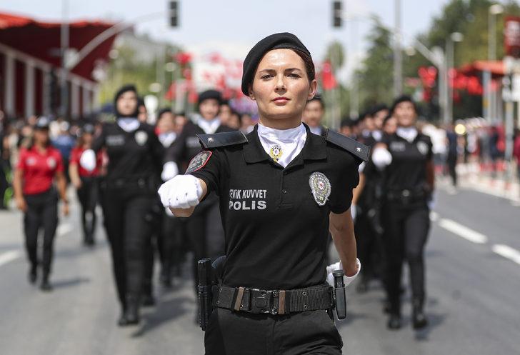 Büyük Zafer'in 100. yıl dönümü Vatan Caddesi'nde resmi geçitle kutlandı G3