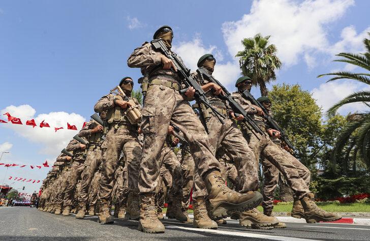 Büyük Zafer'in 100. yıl dönümü Vatan Caddesi'nde resmi geçitle kutlandı G5