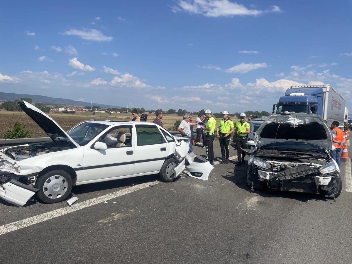 Anadolu Otoyolu'nun Bolu kesiminde zincirleme trafik kazasında 8 kişi yaralandı