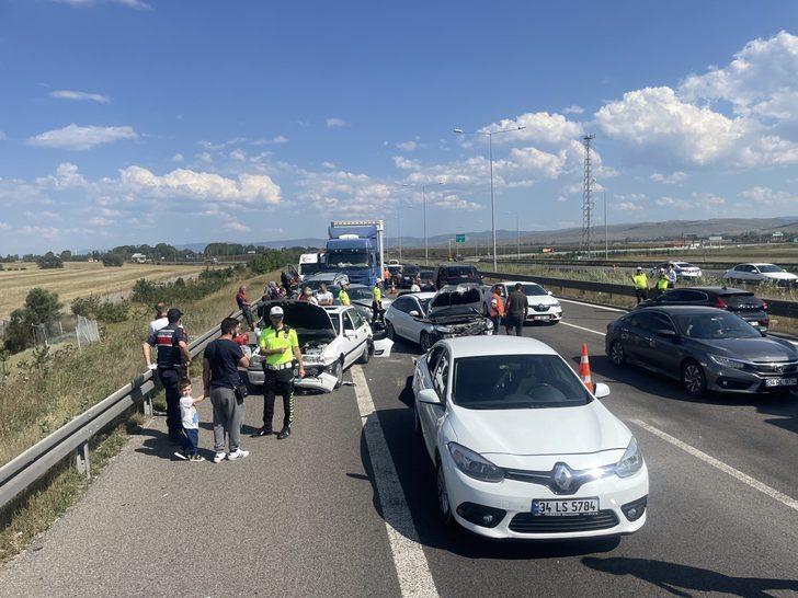 Anadolu Otoyolu'nun Bolu kesiminde zincirleme trafik kazasında 8 kişi yaralandı G2