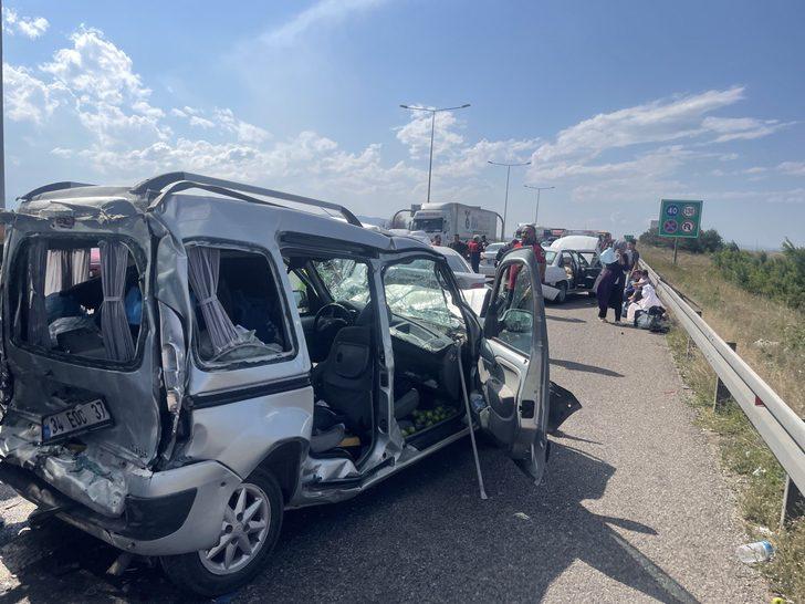 Anadolu Otoyolu'nun Bolu kesiminde zincirleme trafik kazasında 8 kişi yaralandı G3