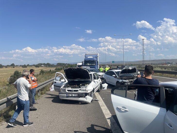 Anadolu Otoyolu'nun Bolu kesiminde zincirleme trafik kazasında 8 kişi yaralandı G4