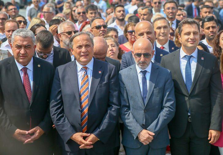 CHP'li Torun ve Öztunç, İzmir'de partilerinin Zafer Bayramı etkinliğine katıldı G1