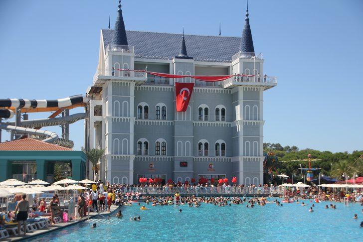 Antalya'da 5 yıldızlı otelde Büyük Zafer'in 100. yılı kutlandı G1