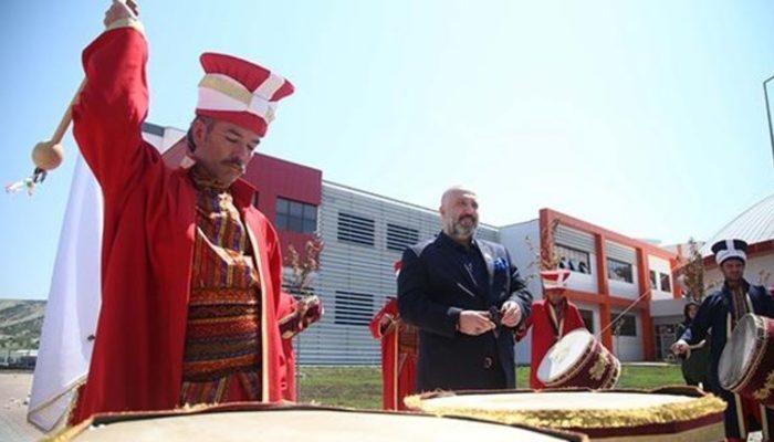 2. Abdülhamid'in torunu üniversitede böyle karşılandı