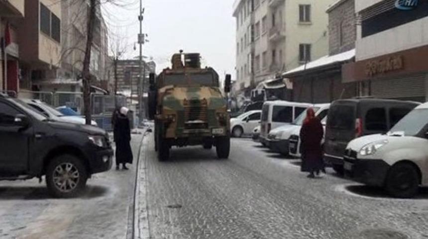 Van'da patlama: Yaralı askerler var