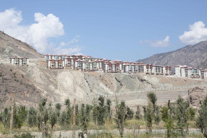 Artvin Valisi Doruk, Yusufeli'nin yeni yerleşim yerinde incelemelerde bulundu G3