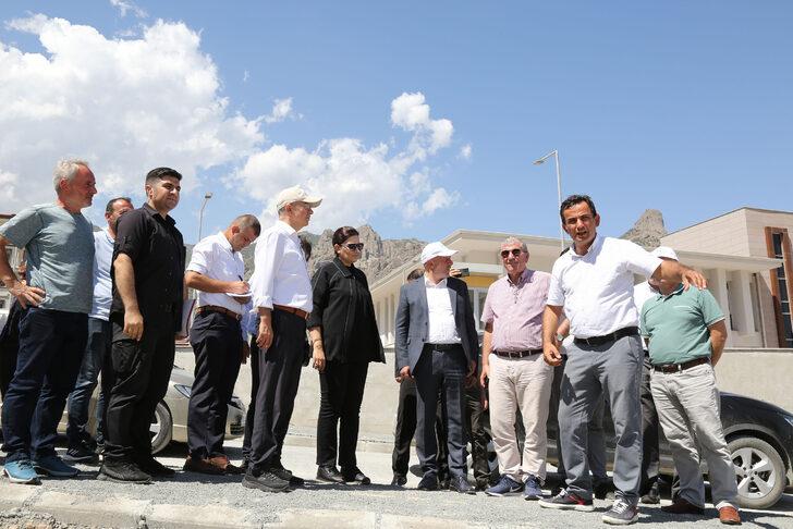 Artvin Valisi Doruk, Yusufeli'nin yeni yerleşim yerinde incelemelerde bulundu G4