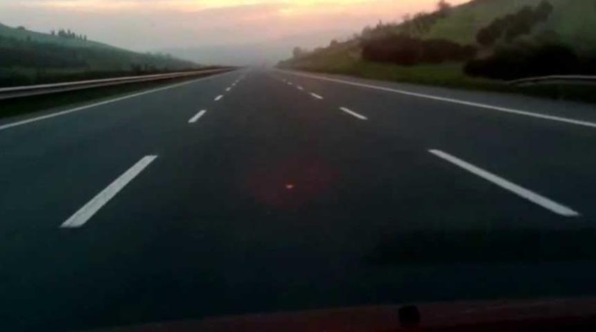 B&ouml;yle hırsızlık g&ouml;r&uuml;lmedi! Otobanı &ccedil;almışlar